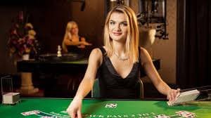 qf82 apk Live Casino ဒိုင်လူကြီးနှင့် ကစားပုံ