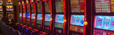 qf82 apk Live Casino Baccarat Roulette ဒိုင်လူကြီးနှင့် ကစားပုံ